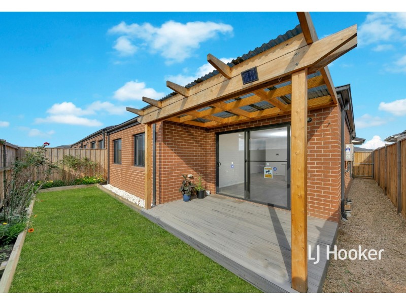 37 Rochford Drive, Donnybrook VIC 3064