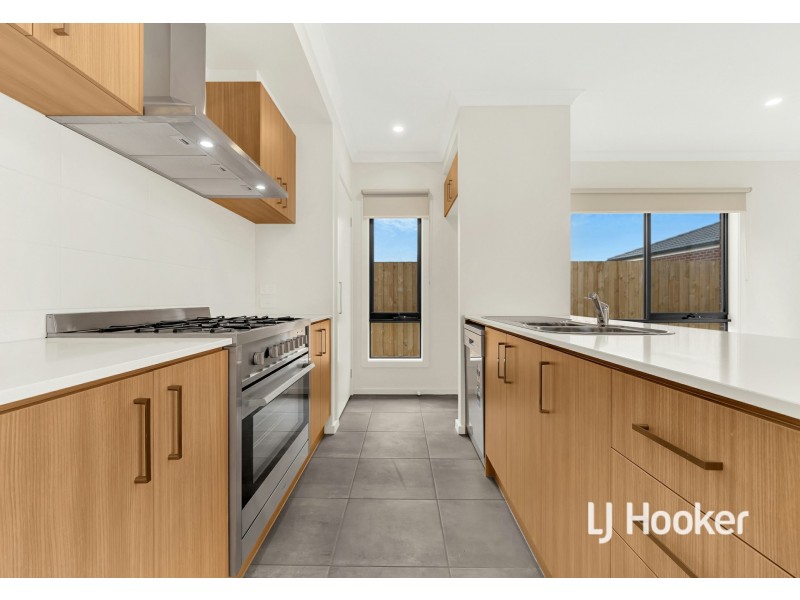 94 Buckland Hill Drive, Wallan VIC 3756