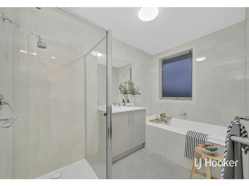 32 Bridgewater Parkway, Wallan VIC 3756