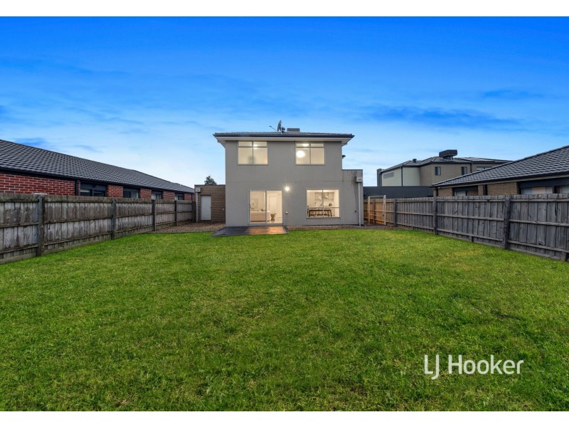 32 Bridgewater Parkway, Wallan VIC 3756