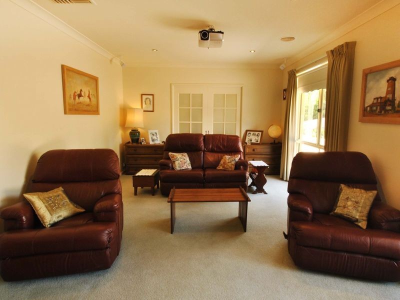 112 Dolomite Rise, Hidden Valley VIC 3756