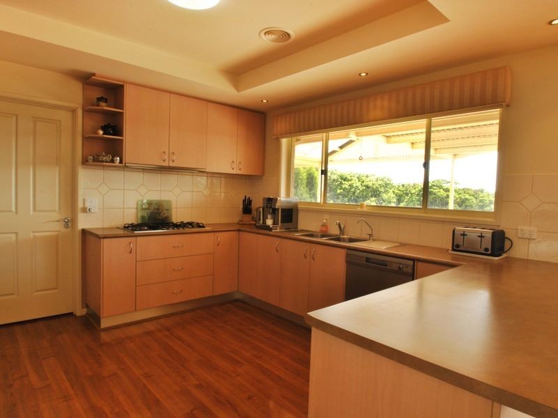 112 Dolomite Rise, Hidden Valley VIC 3756