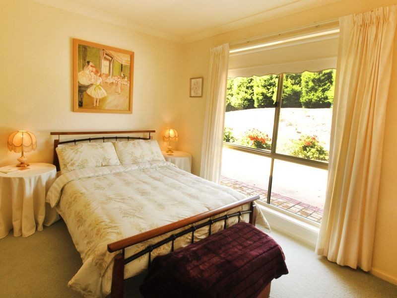112 Dolomite Rise, Hidden Valley VIC 3756