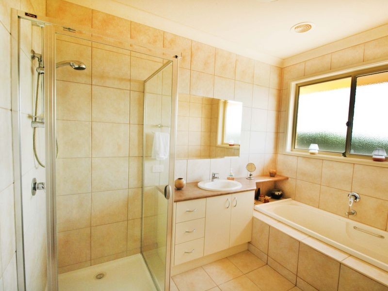 112 Dolomite Rise, Hidden Valley VIC 3756