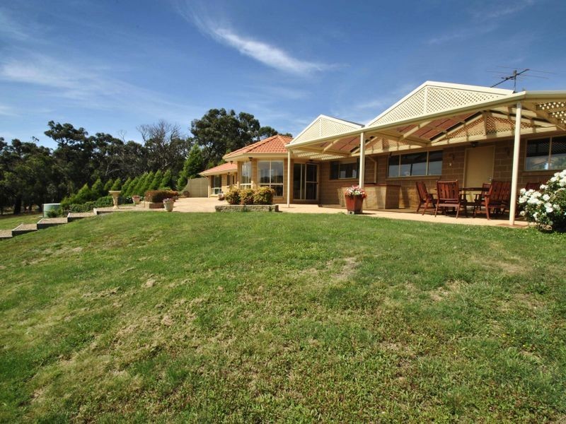 112 Dolomite Rise, Hidden Valley VIC 3756