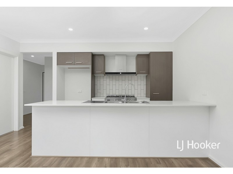 49 Blue Lake Drive, Wallan VIC 3756