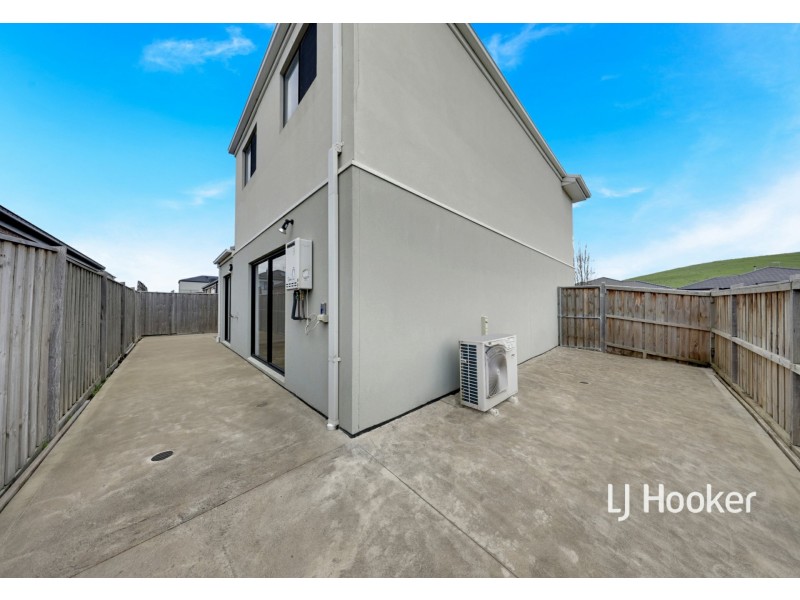 49 Blue Lake Drive, Wallan VIC 3756