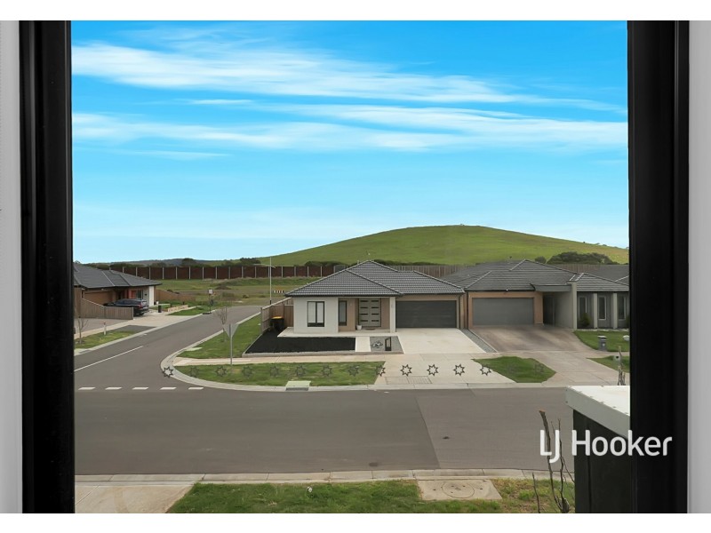 49 Blue Lake Drive, Wallan VIC 3756