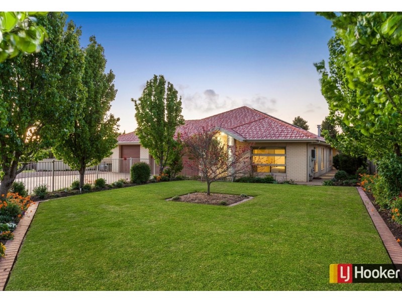 48 St Andrews Close, Hidden Valley VIC 3756