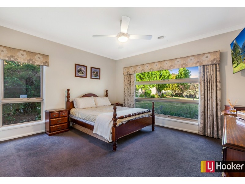 48 St Andrews Close, Hidden Valley VIC 3756
