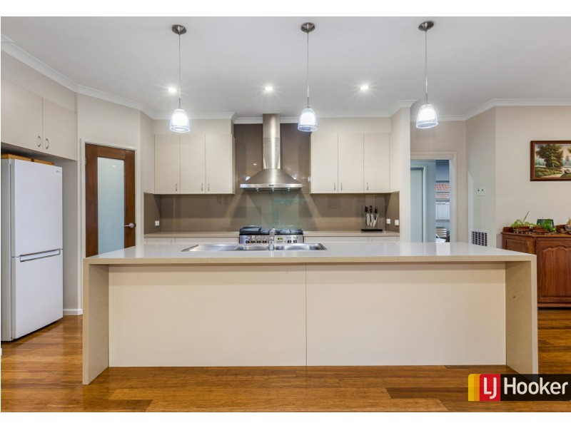 48 St Andrews Close, Hidden Valley VIC 3756
