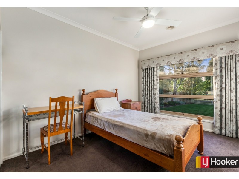 48 St Andrews Close, Hidden Valley VIC 3756