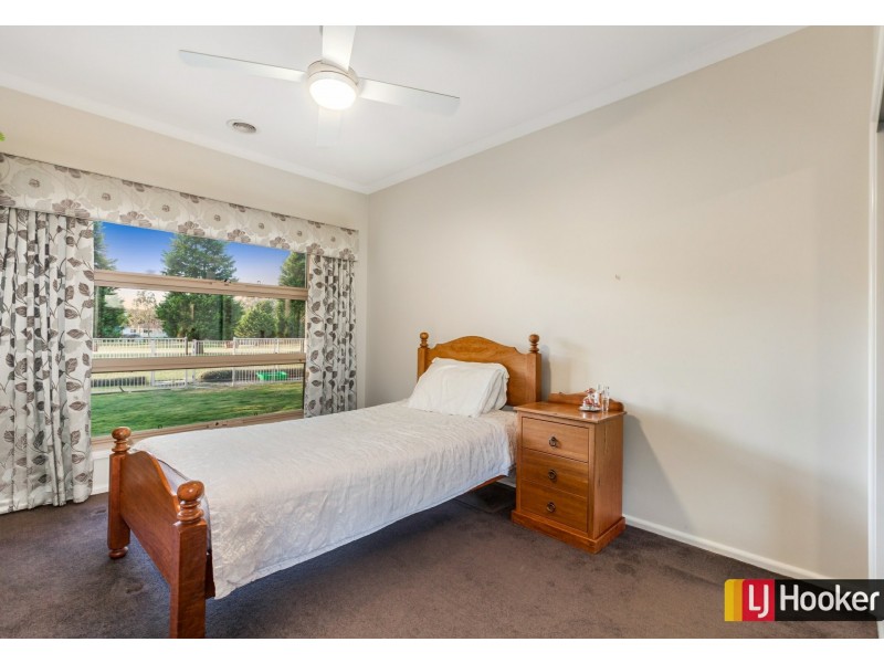 48 St Andrews Close, Hidden Valley VIC 3756