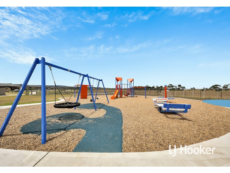 112 Newbridge Boulevard, Wallan VIC 3756