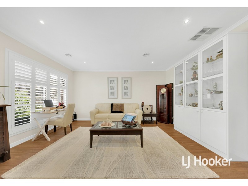 56 St Andrews Close, Hidden Valley VIC 3756