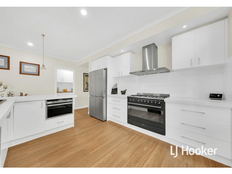 56 St Andrews Close, Hidden Valley VIC 3756