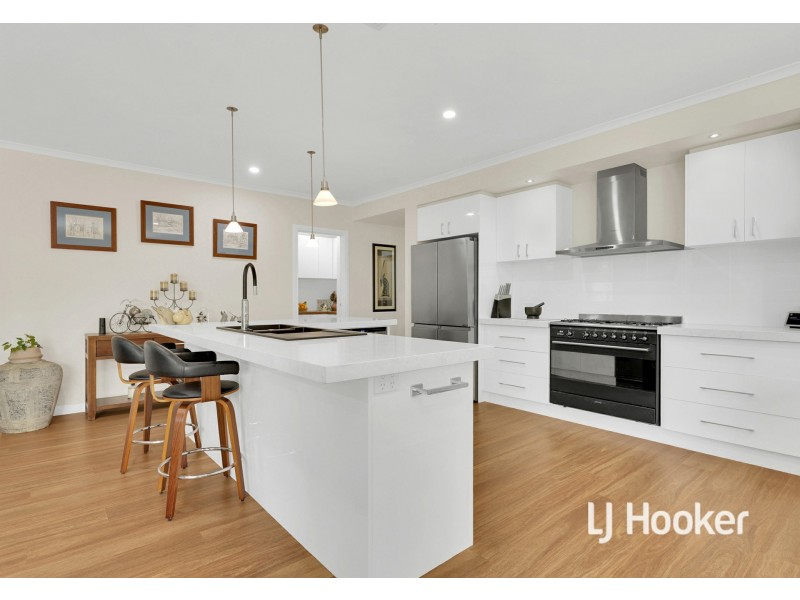 56 St Andrews Close, Hidden Valley VIC 3756