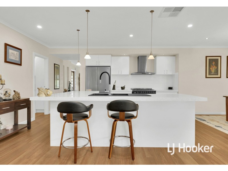 56 St Andrews Close, Hidden Valley VIC 3756