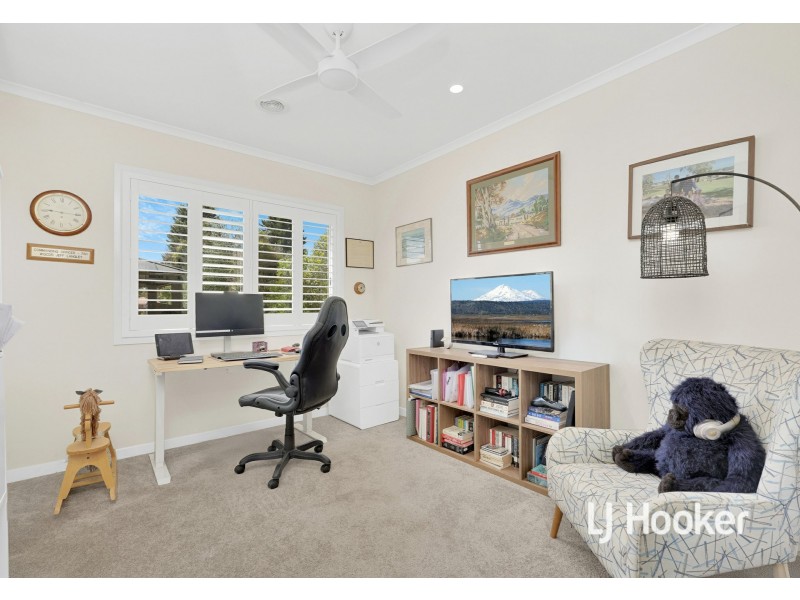 56 St Andrews Close, Hidden Valley VIC 3756