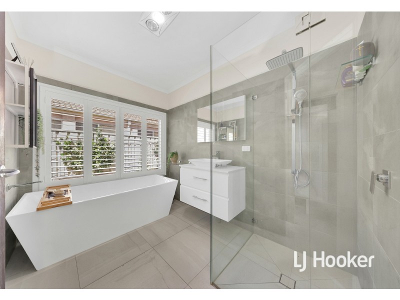 56 St Andrews Close, Hidden Valley VIC 3756