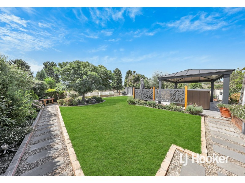56 St Andrews Close, Hidden Valley VIC 3756