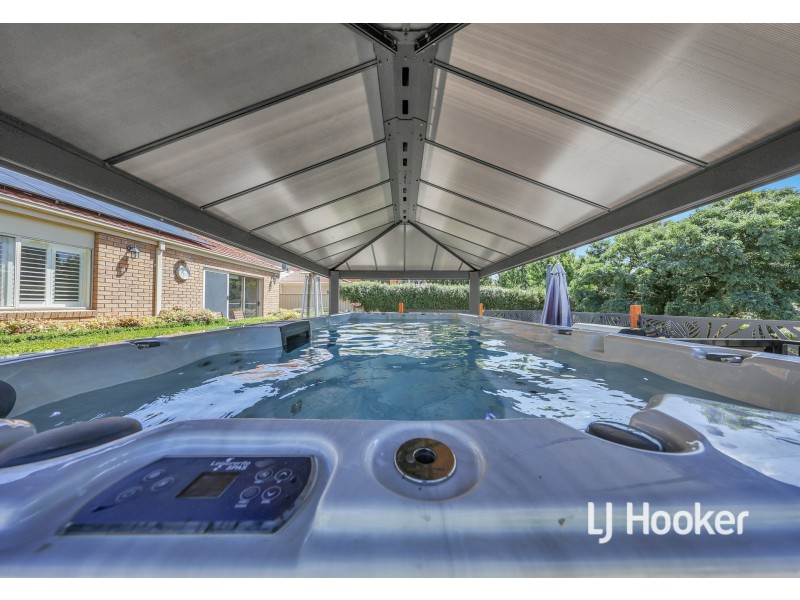 56 St Andrews Close, Hidden Valley VIC 3756