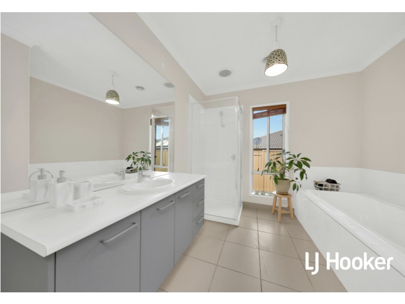 123 Roulston Way, Wallan VIC 3756