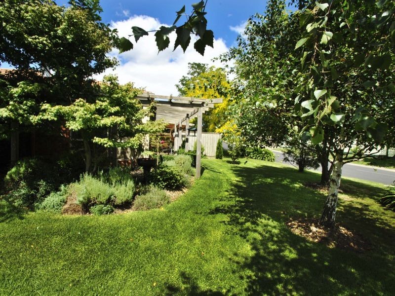 1 Raymond Court, Kilmore VIC 3764