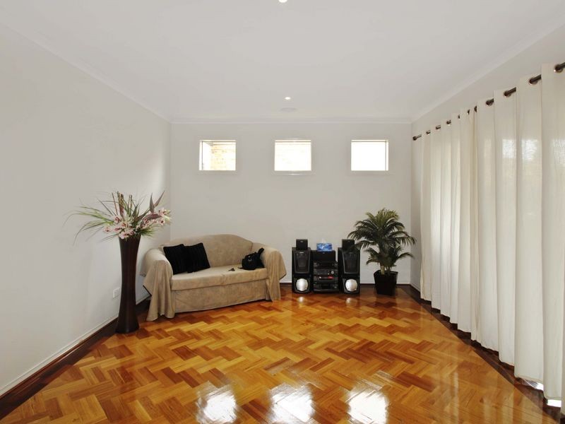 19 Augusta Way, Hidden Valley VIC 3756