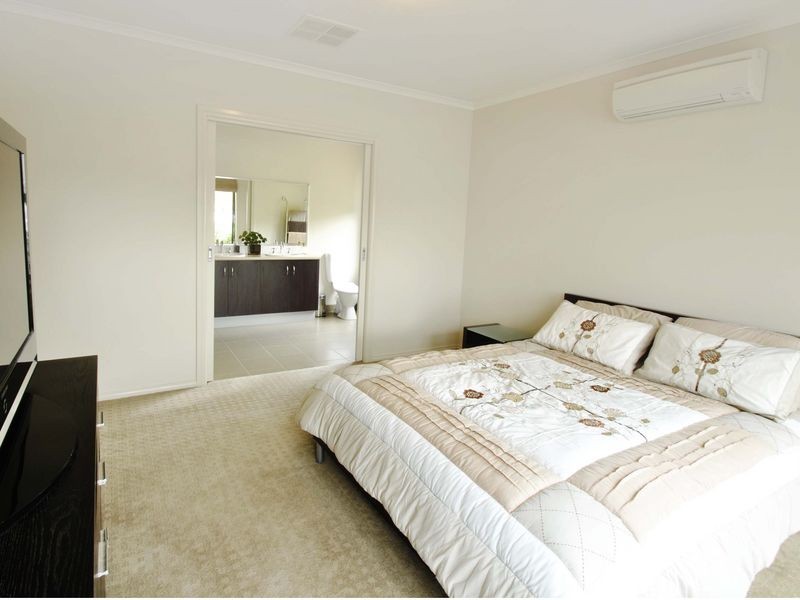 19 Augusta Way, Hidden Valley VIC 3756