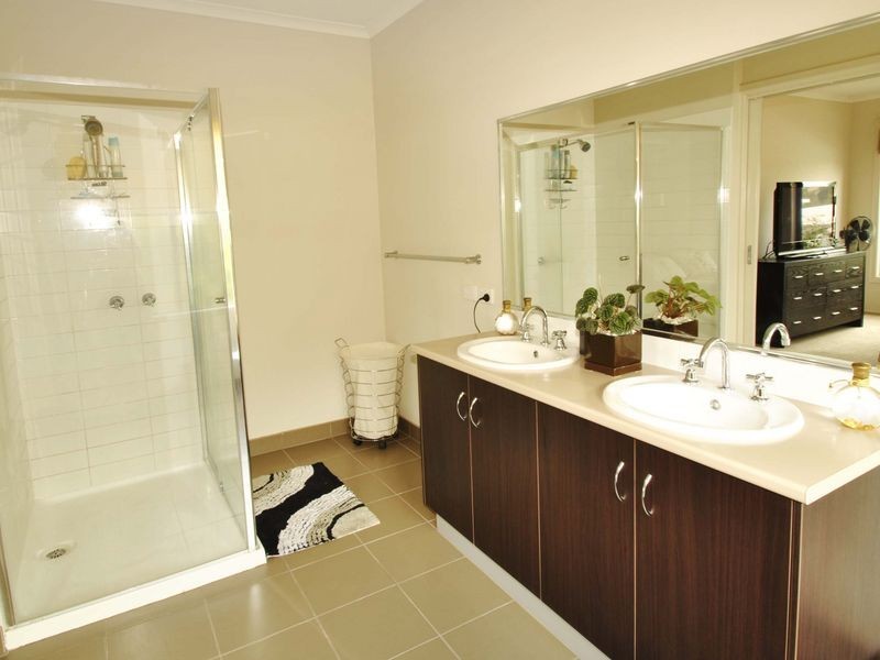 19 Augusta Way, Hidden Valley VIC 3756