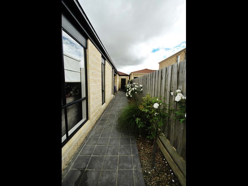 19 Augusta Way, Hidden Valley VIC 3756