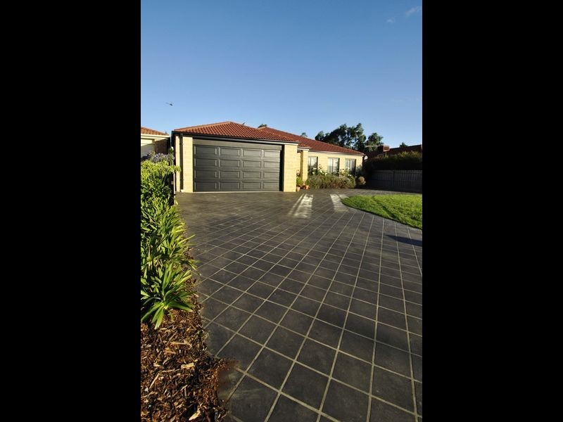 19 Augusta Way, Hidden Valley VIC 3756
