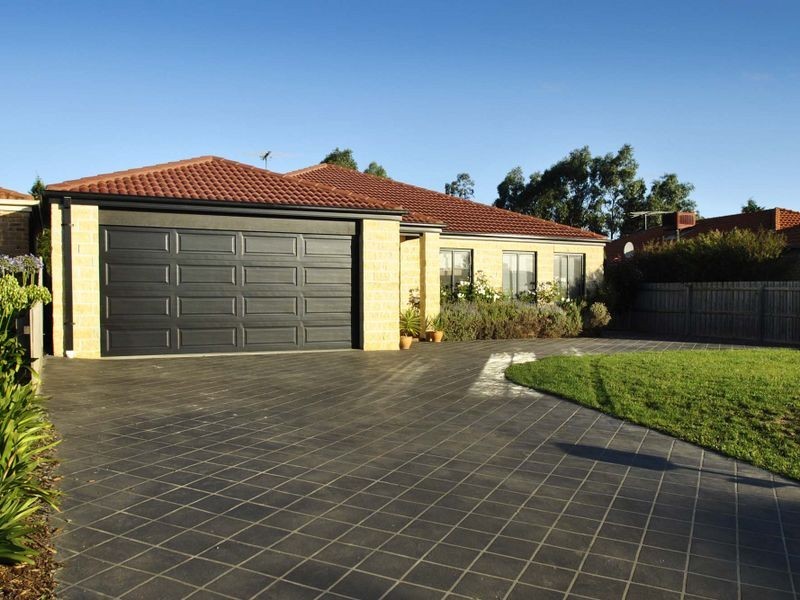 19 Augusta Way, Hidden Valley VIC 3756