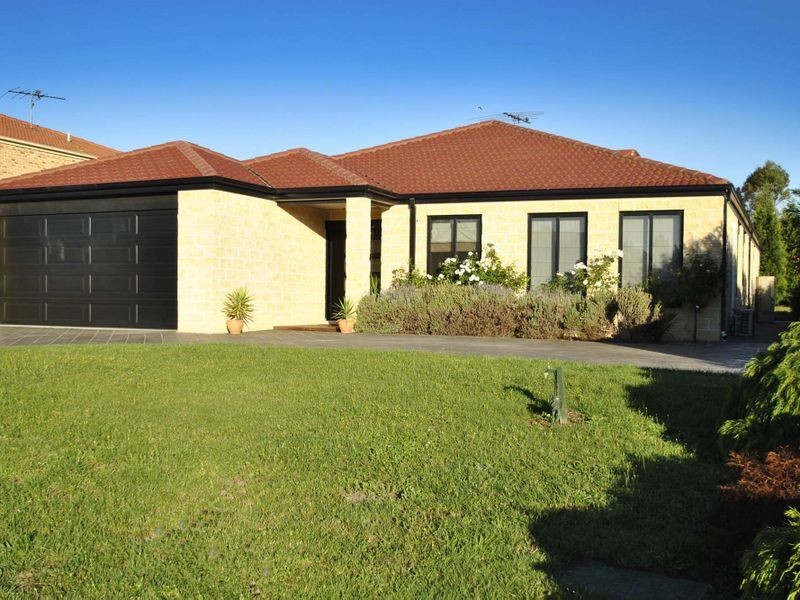 19 Augusta Way, Hidden Valley VIC 3756