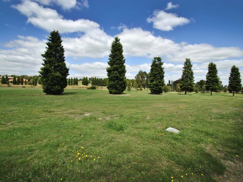 57 Augusta Way, Hidden Valley VIC 3756