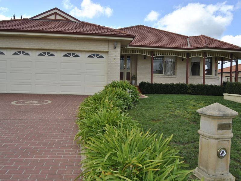 16 Lakeside Drive, Hidden Valley VIC 3756