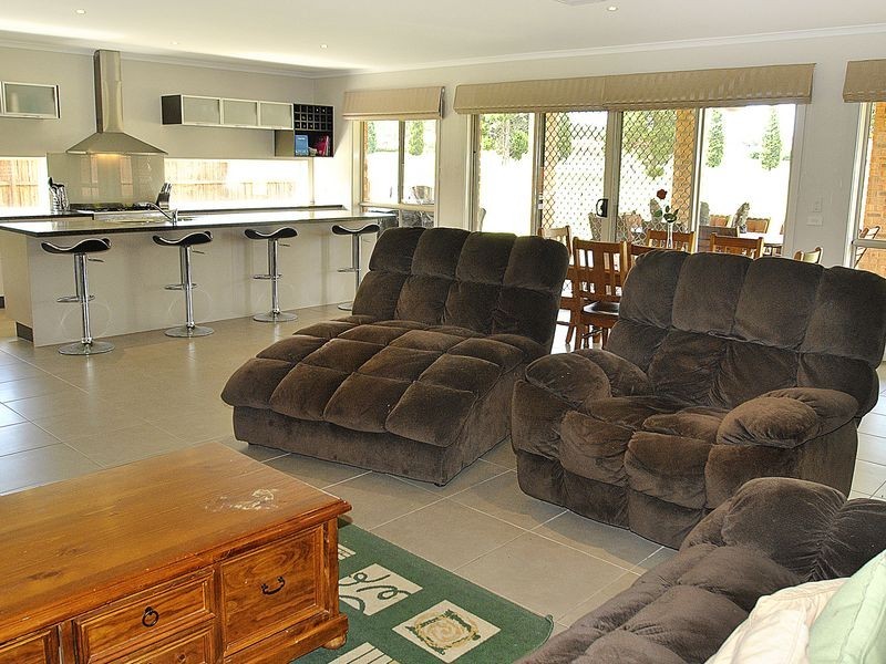 31 Augusta Way, Hidden Valley VIC 3756