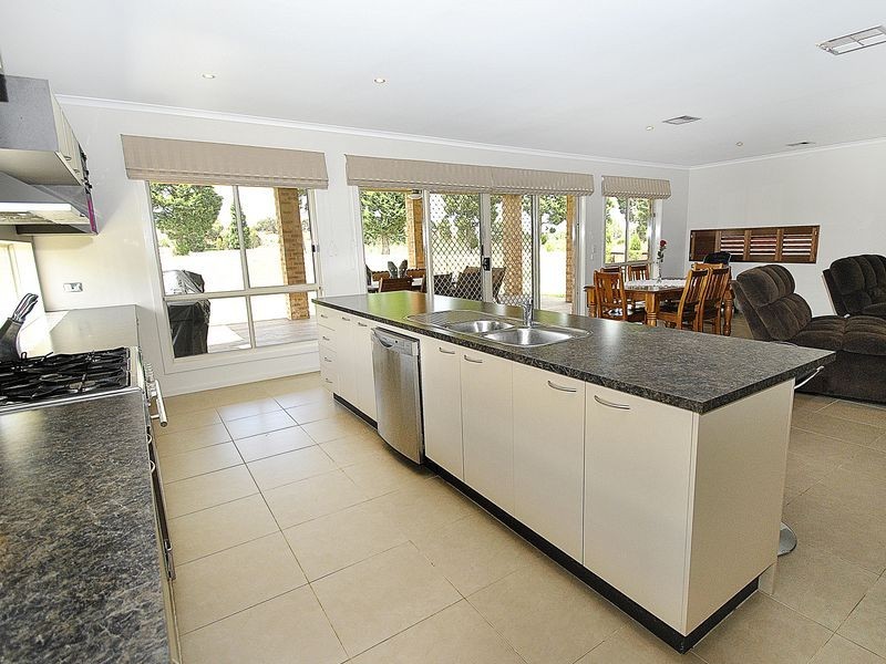 31 Augusta Way, Hidden Valley VIC 3756