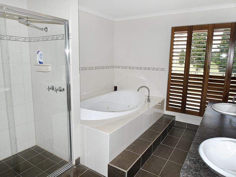 31 Augusta Way, Hidden Valley VIC 3756