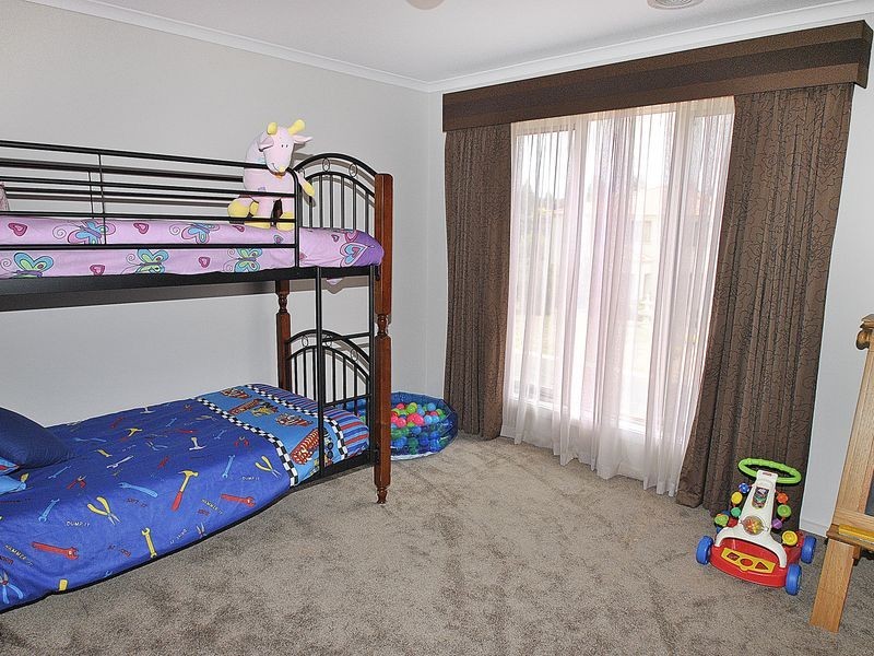 31 Augusta Way, Hidden Valley VIC 3756