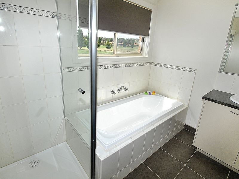 31 Augusta Way, Hidden Valley VIC 3756