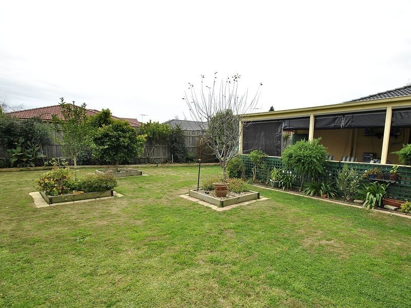 2 Crystal Close, Wallan VIC 3756