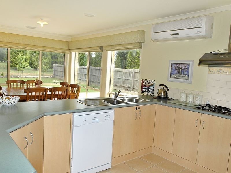 17 Augusta Way, Hidden Valley VIC 3756