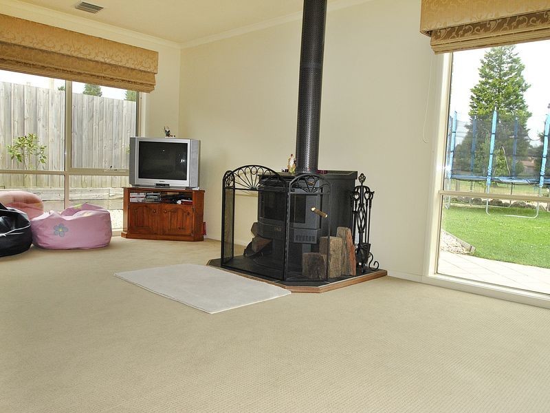 17 Augusta Way, Hidden Valley VIC 3756