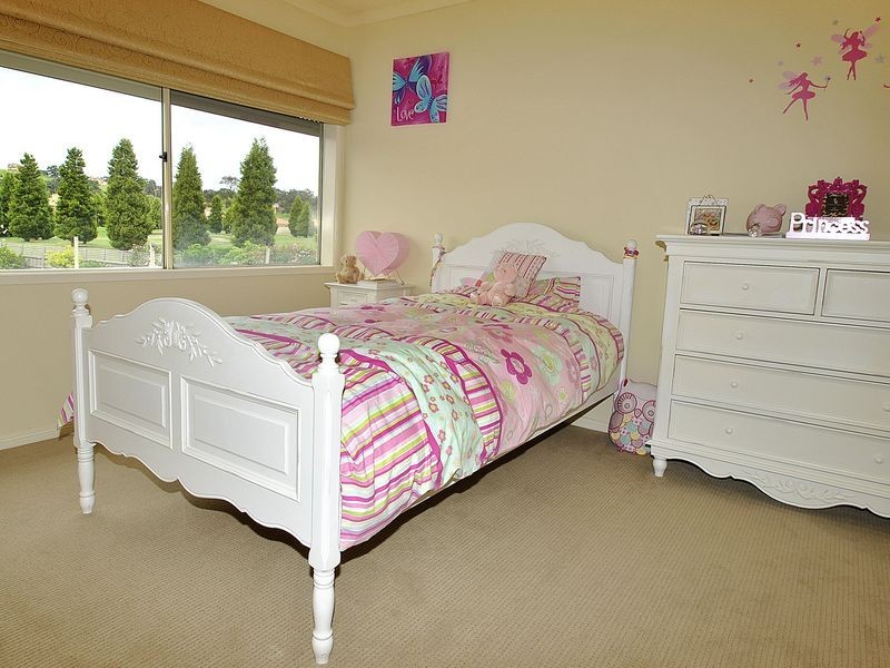 17 Augusta Way, Hidden Valley VIC 3756