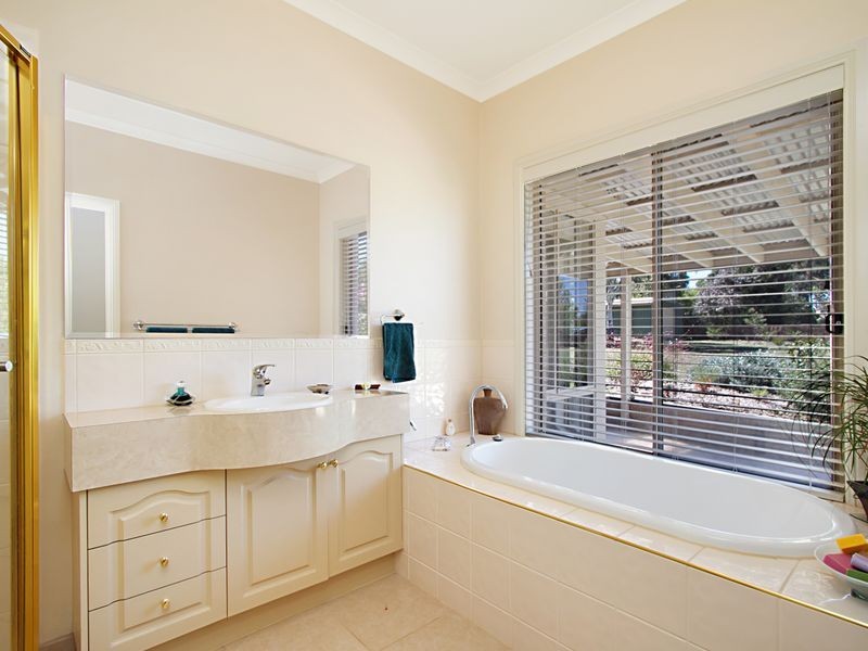 16 Pretty Sally Drive, Wallan VIC 3756