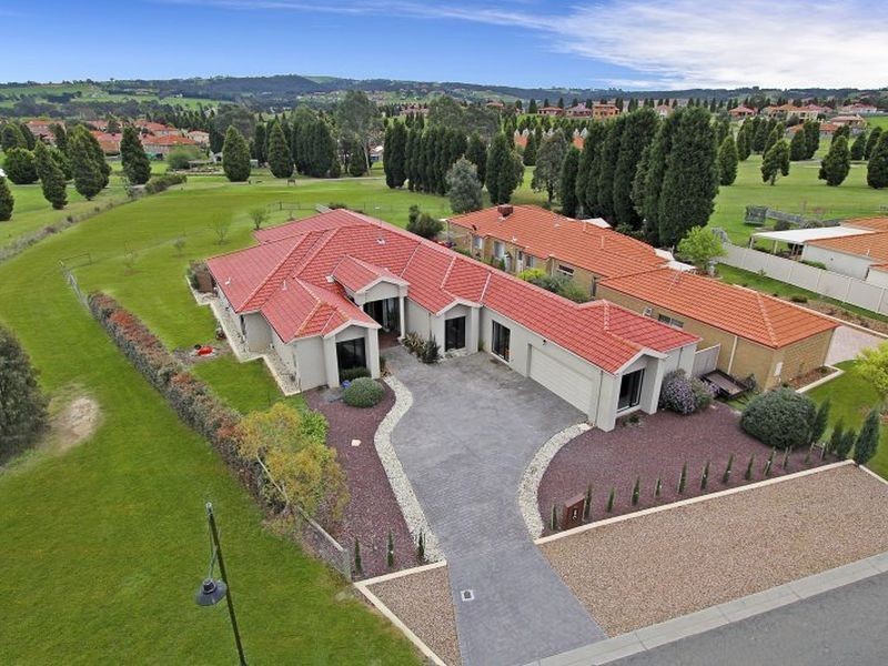 38 St Andrews Close, Hidden Valley VIC 3756