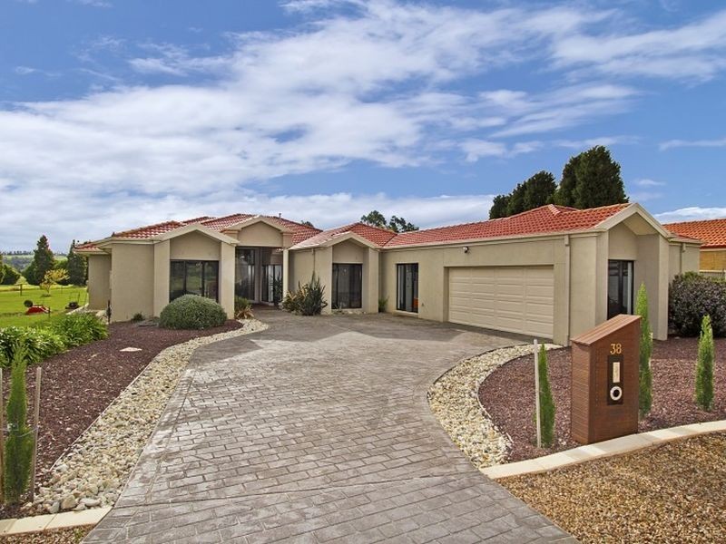 38 St Andrews Close, Hidden Valley VIC 3756