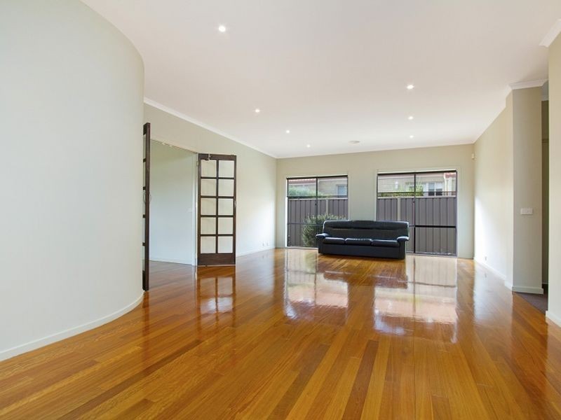 38 St Andrews Close, Hidden Valley VIC 3756